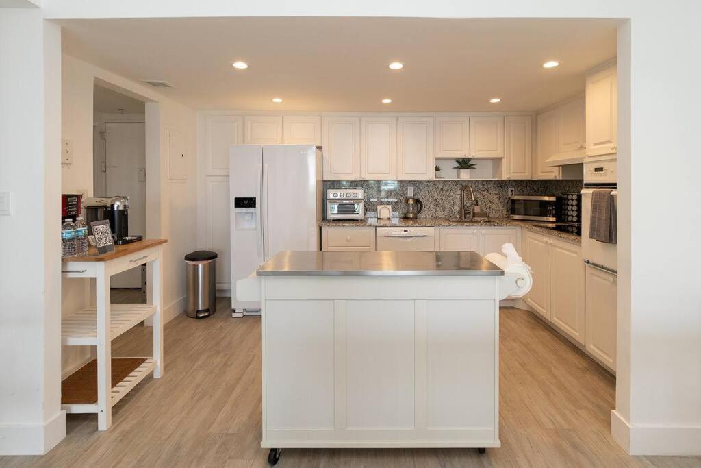 Stunning & Spacious Resort-Style Condo Across From Beach! Miami Beach Exterior foto