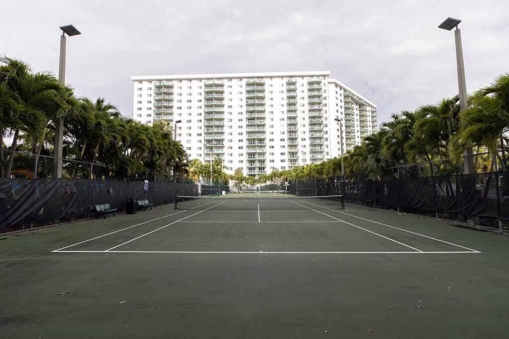 Stunning & Spacious Resort-Style Condo Across From Beach! Miami Beach Exterior foto